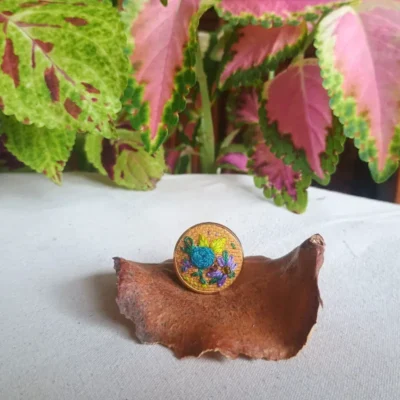 Anillo Flora Celeste y Morado en Tono Dorado