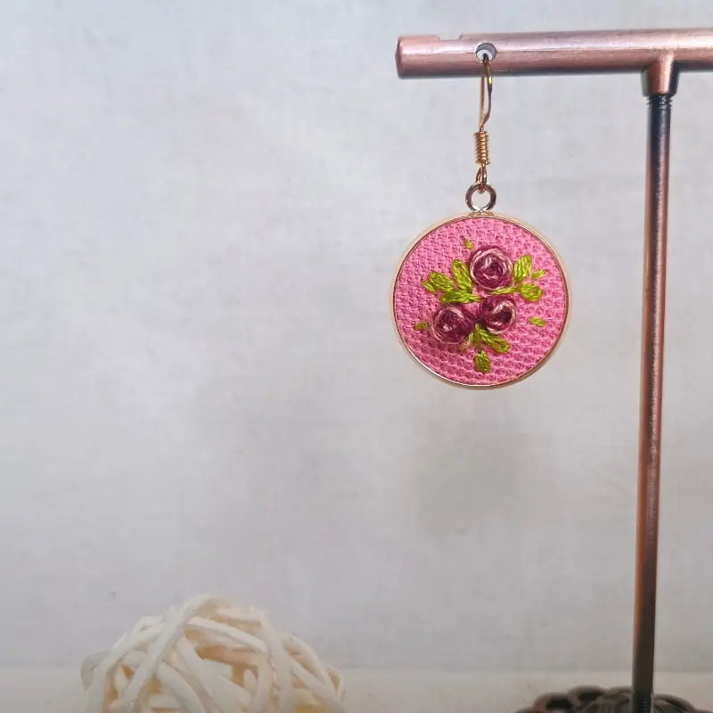 Aros Bouquet Burdeo con Acabado Dorado - Imagen 2