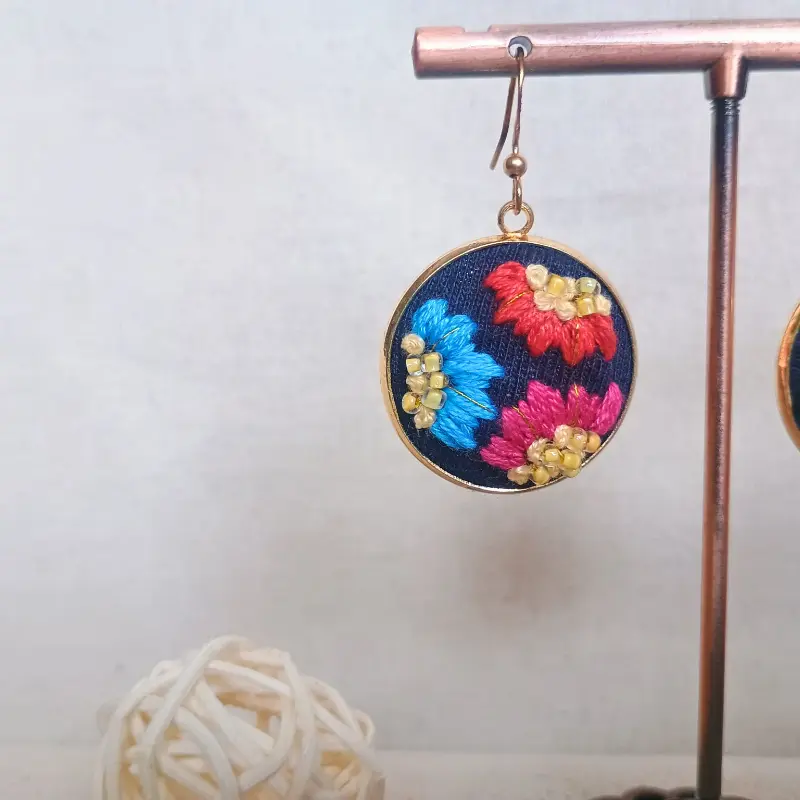 Aros Cascada Triple Floral Dorado - Imagen 2
