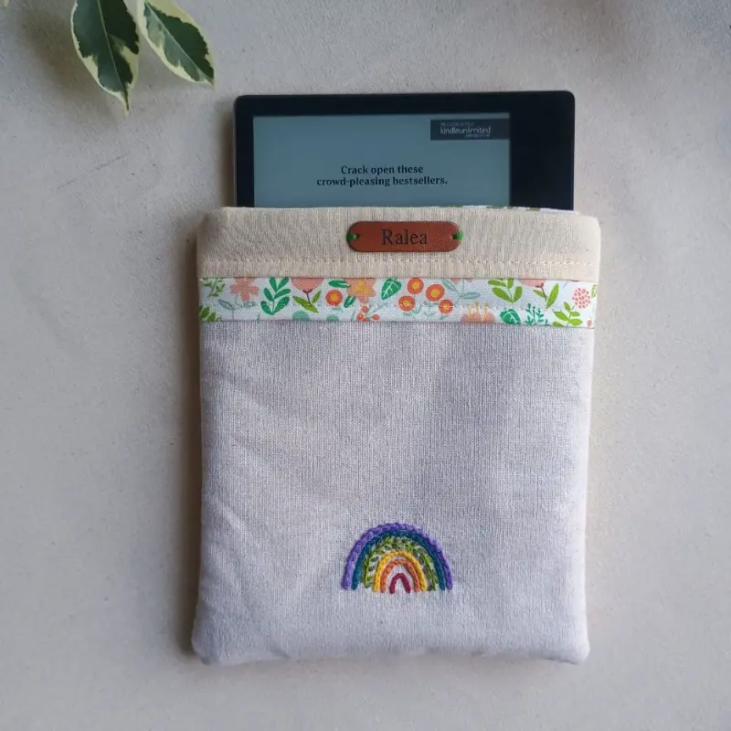 Funda Kindle Arcoiris • Bordada a Mano