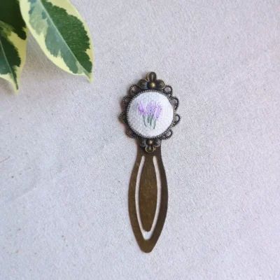 Marcapáginas Clip Lavanda • Bordado a Mano