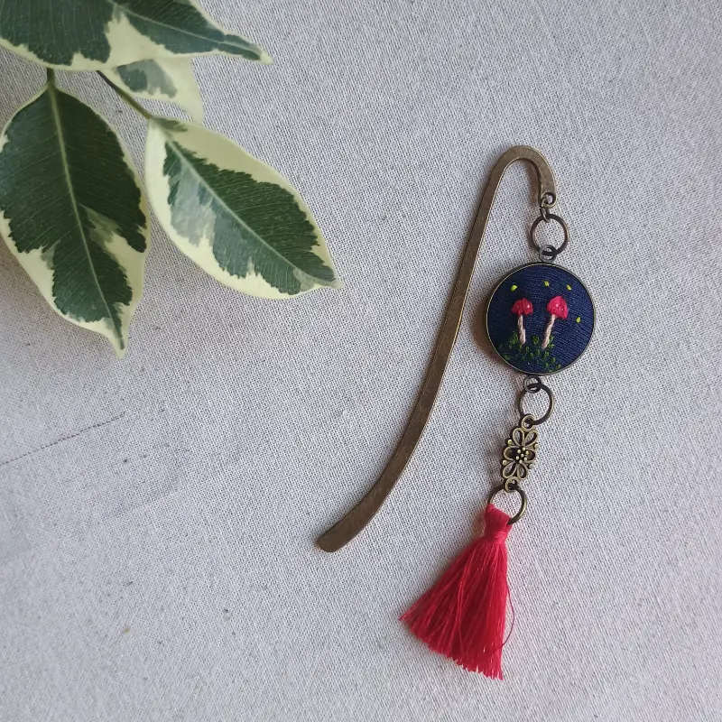 Marcapáginas Colgante Hongos Rojo • Bordado a Mano