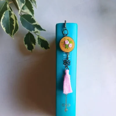 Marcapáginas Colgante Rosas Rosado • Bordado a Mano